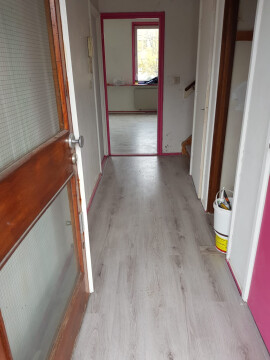 1e verdieping: ingang en hal 