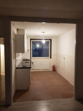 1e verdieping: open keuken naar woon/eetkamer